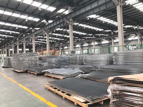 Équipement de pulvérisation de colle à deux composants pour une exportation pratique 4