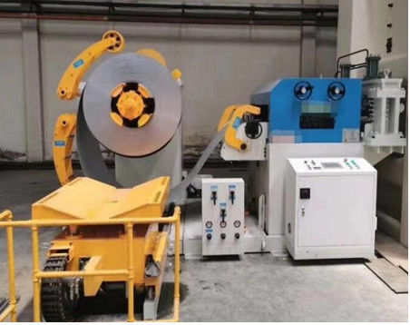 Machine de nivellement automatique de feuilles d'aluminium à 380 V utilisée pour les opérations de traitement