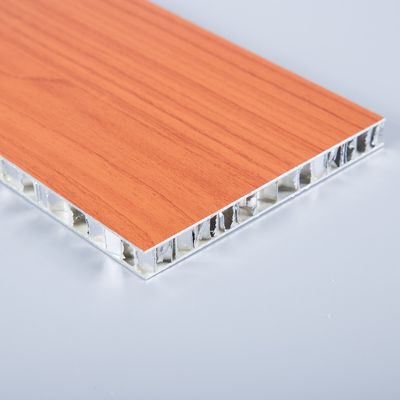 EN 45545 Panneaux de nid d'abeille en aluminium de 0,8 mm pour la décoration intérieure du transport ferroviaire