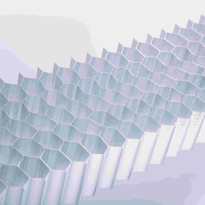 La taille standard de pouce 4*8 a perforé l'âme en nid d'abeilles en aluminium pour le bâtiment