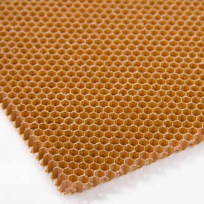 Taille hexagonale de papier légère 3.2mm de cellules de trou de nid d'abeilles d'âme en nid d'abeilles d'Aramid