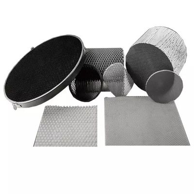 Surface lisse en aluminium Honeycomb Taille de cellule personnalisée de 1,04 mm à 45 mm