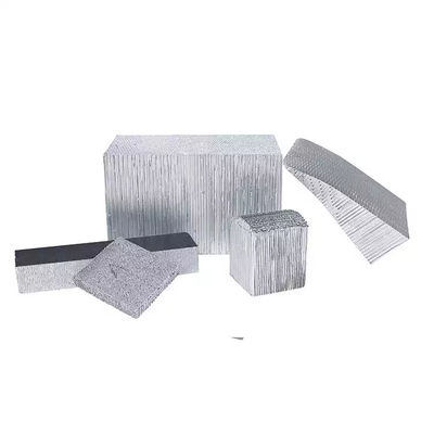 Surface lisse en aluminium Honeycomb Taille de cellule personnalisée de 1,04 mm à 45 mm