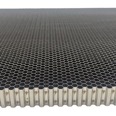 Taille 1500x2000mm Ventilation en nid d'abeille en acier inoxydable soudé en point pour tunnel éolien