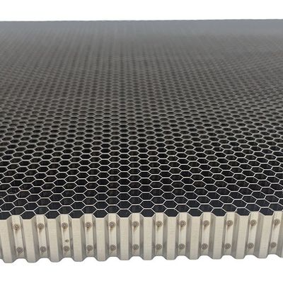 Taille 1500x2000mm Ventilation en nid d'abeille en acier inoxydable soudé en point pour tunnel éolien