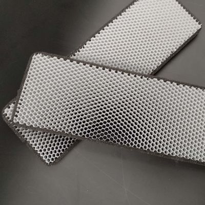 Surface du filtre à honeycomb d'aluminium à cadre d'éponge pulvérisée avec du dioxyde de titane Taille personnalisée