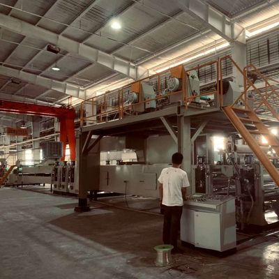 Équipement de ligne de production de panneaux en aluminium continu à nid d'abeille