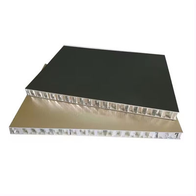 Des feuilles de nid d'abeille d'aluminium personnalisables de 15 mm pour la décoration des murs de rideau