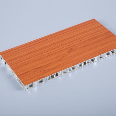 EN 45545 Panneaux de nid d'abeille en aluminium de 0,8 mm pour la décoration intérieure du transport ferroviaire