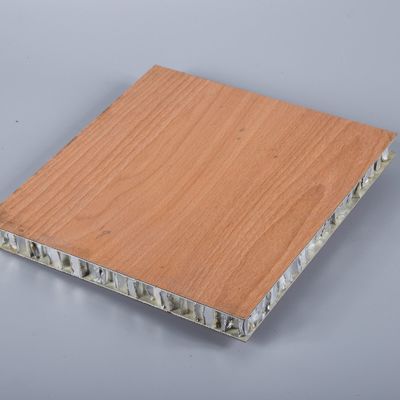 EN 45545 Panneaux de nid d'abeille en aluminium de 0,8 mm pour la décoration intérieure du transport ferroviaire