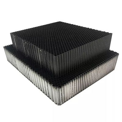 Résistance à la compression 10 MPa Noyau de nid d'abeille en aluminium micro poreux élargi