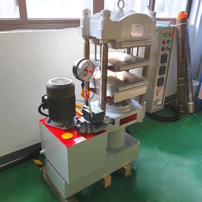 Presse de vulcanisation de plaques de 25 T à haute précision de contrôle