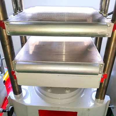 Presse de vulcanisation de plaques de 25 T à haute précision de contrôle