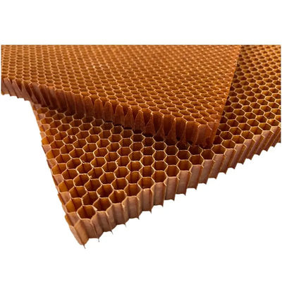 Densité 56 Noyau de nid d'abeille de Nomex flexible avec taille de cellule de fleur de prune pour l'aviation