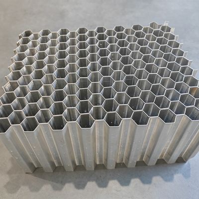 Noyau de nid d'abeille d'aluminium à deux pièces adhésif utilisé dans les barrières de test de collision déformables