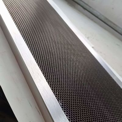 Cœur de nid d'abeille en acier inoxydable personnalisable surdimensionné 1250*3000 mm pour l'aérospatiale