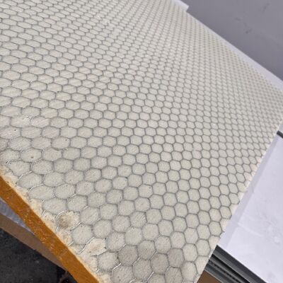 Noyau de nid de miel en aluminium rempli de mousse PU pour l'isolation thermique