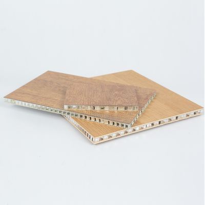 3003 Panneaux en aluminium pour nid d'abeille avec une taille de cellule de nid d'abeille de 8 mm et une planéité ≤ 0,5 mm