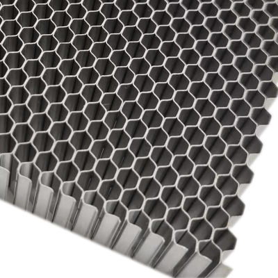 Soudage au point en acier inoxydable plaque de ventilation en nid d'abeille taille de cellule 10 mm pour tunnel éolien