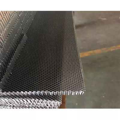 Taille standard 1220*2440 mm Noyau de nid d'abeille en aluminium pour l'industrie du bâtiment