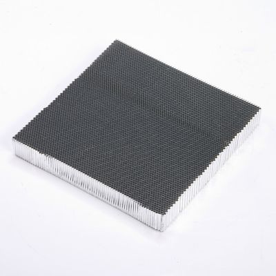 Ultra petite longueur latérale 0,6-2,5 mm 3003 Panneaux de base en aluminium en nid d'abeille Micro poreux