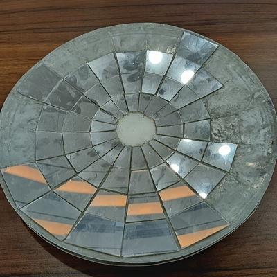 Les panneaux solaires sont fabriqués à partir de panneaux en aluminium légers et résistants